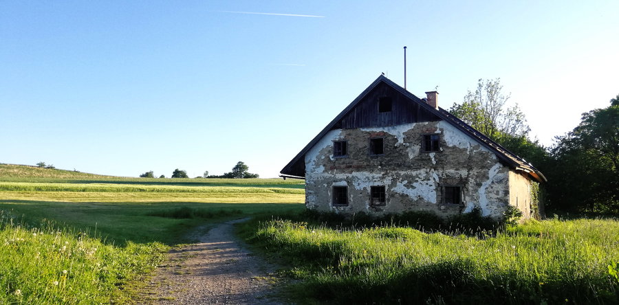 Ein alter Hof in Oberbairing. Fot: Sarah Stainer