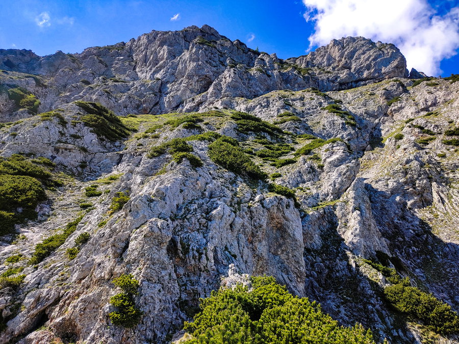 Die hier sichtbare, versicherte Stelle ist vermutlich die "Schlüsselstelle" des Preinerwandsteigs. Foto: Simon Widy