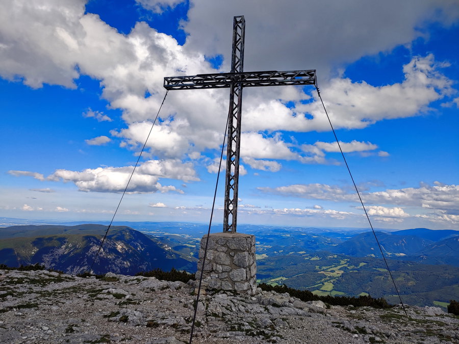 Das Gipfelkreuz am Jakobskogel. Foto: Simon Widy