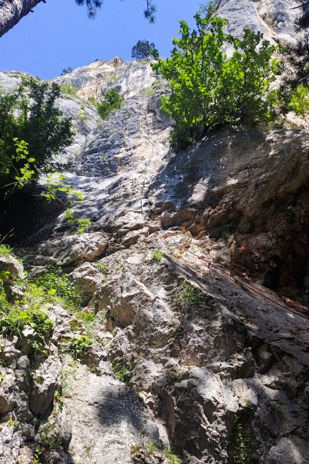 Der Einstiegsüberhang. Foto: Simon Widy