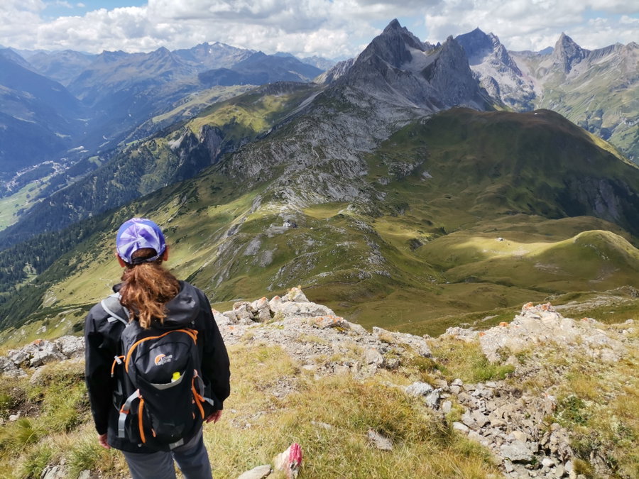 Zur Leutkircher Hütte hinunter. Foto Veronika Schöll