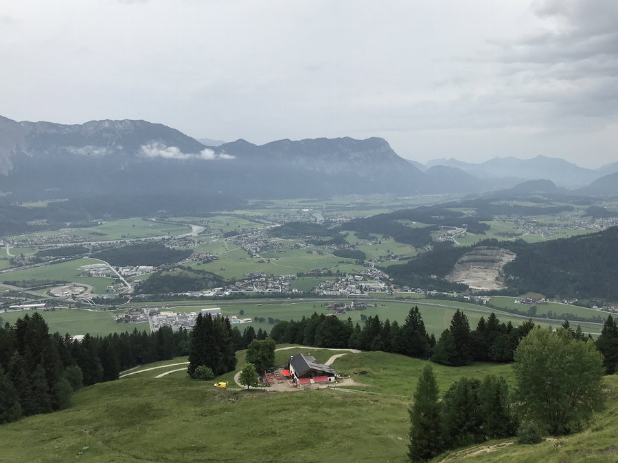 Die Möslalm, Steinbruch Aßmann, Innschleife mit Pendling und Dreibrunnenjoch im Hintergrund. Foto: David Kurz