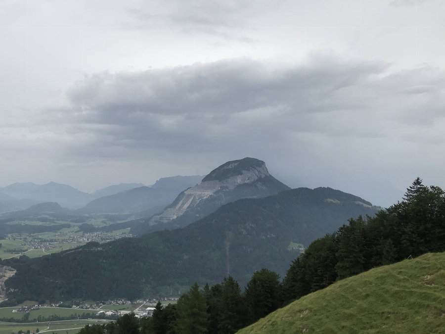 Blick auf die Kalkbrüche unterhalb des Pölvenkreuz. Foto: David Kurz