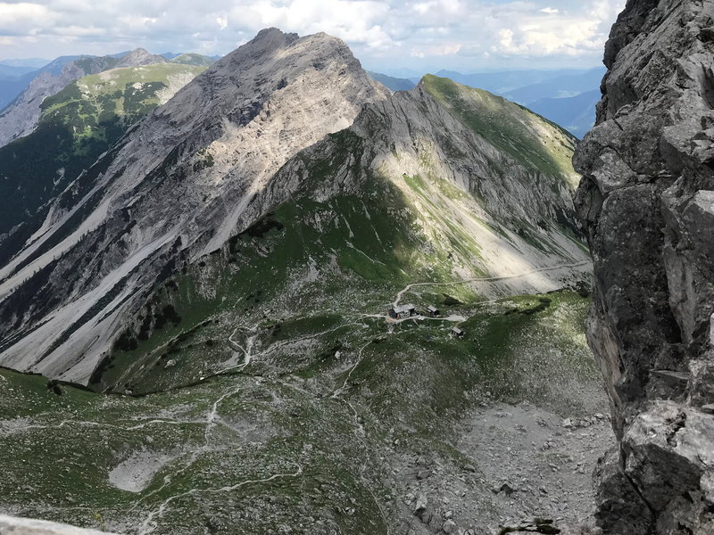 Blick von der Lamssscharte auf die Lamsenjochhütte. Foto: David Kurz