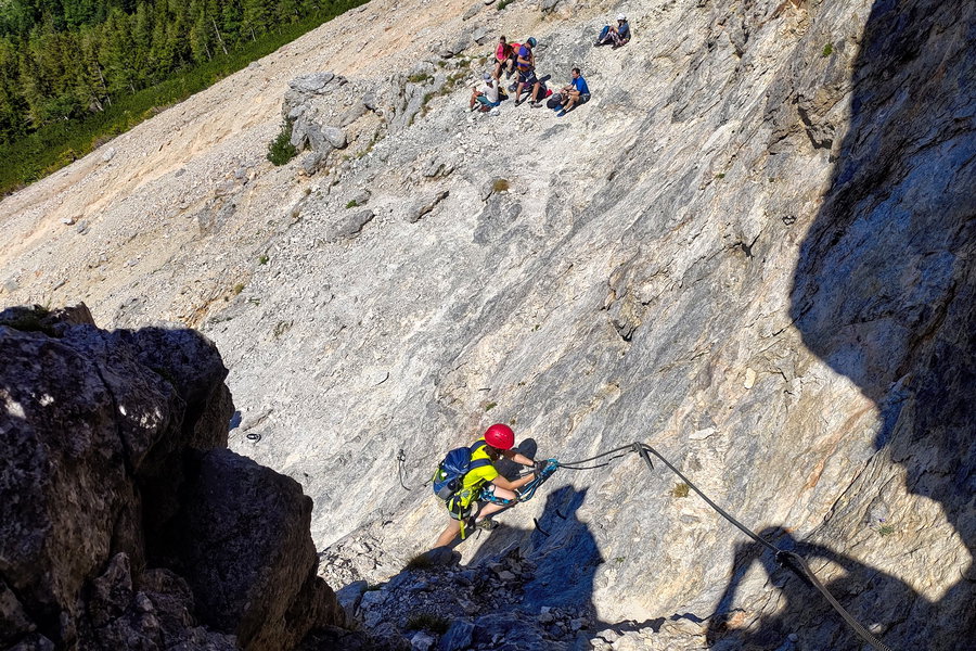 Die ersten Meter am Klettersteig. Foto: Simon Widy