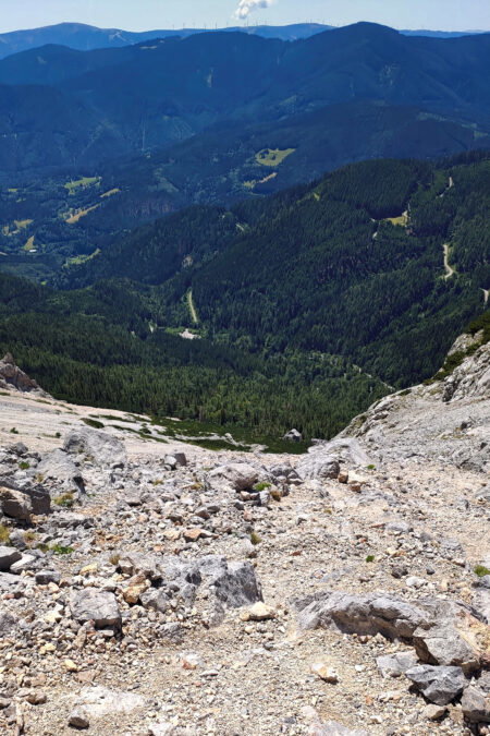 Durch Schutt und Geröll bis zum Einstieg des Königschusswandsteiges 1. Foto: Simon Widy