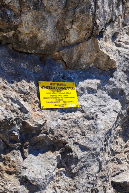 Durch Schutt und Geröll bis zum Einstieg des Königschusswandsteiges 2. Foto: Simon Widy