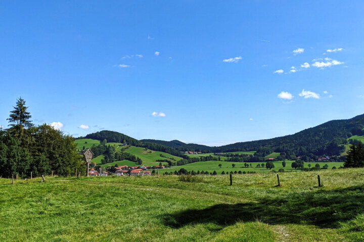 Die Huberalm und der weitere Weg 2. Foto: Tobias Hecht