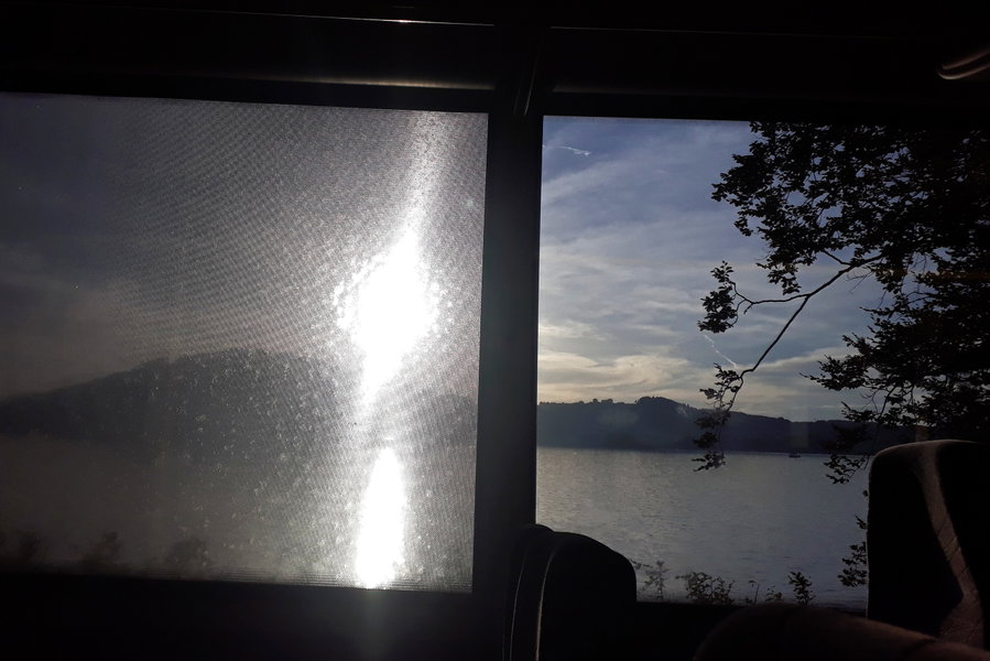 Heimweg und Aussicht aus dem Bus. Foto: Karin