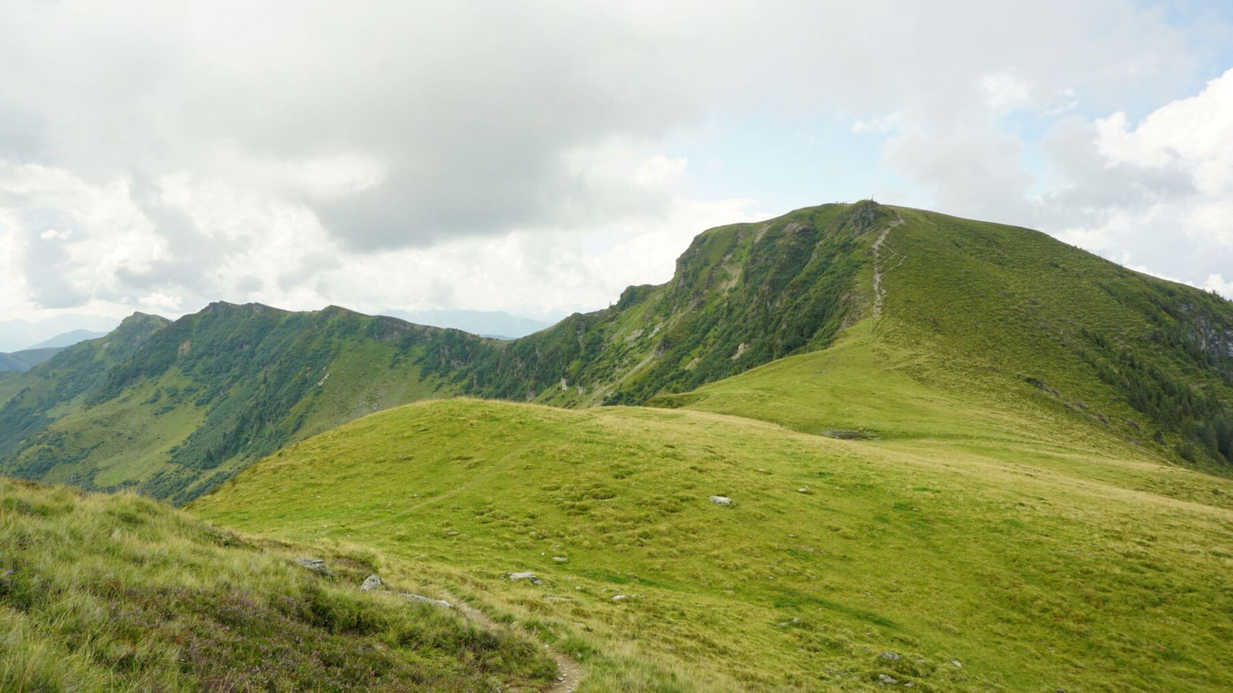 Schwalbenwand und Grat Richtung Hundstein. Foto Alpenverein Saalfelden