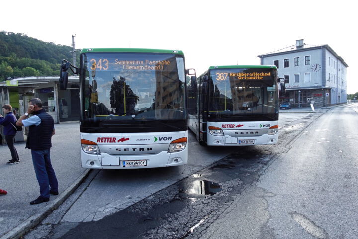 Bus in Gloggnitz. Foto: Gerold Petritsch