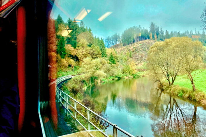 Im Zug von der Donau bis zur Mühl: Die Mühlkreisbahn ist kult! Foto: Stefan Hochhold