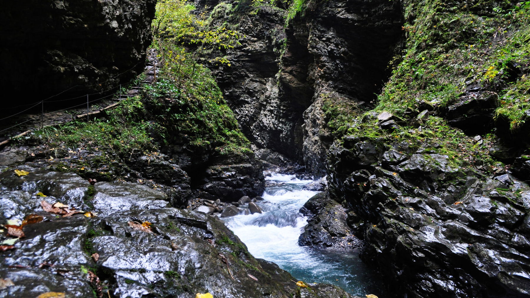 Der Frutzbach rauscht durch das Laternsertal und hat dabei die Üble Schlucht geschaffen. Foto: Norman und Lisa