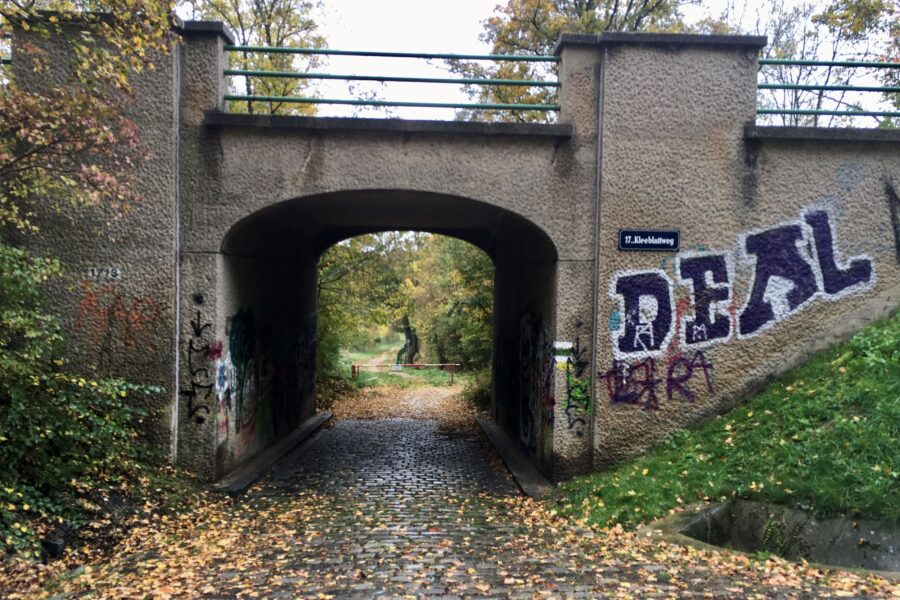 Unter der Höhenstraße durch. Foto Veronika Schöll