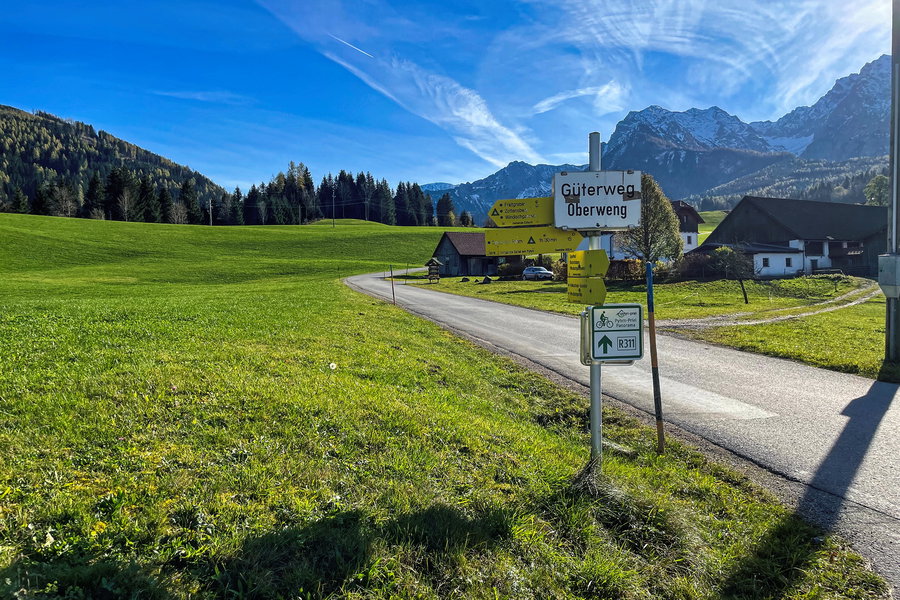 Güterweg Oberweng Richtung Gowilalm Parkplatz. Foto: Eva Maria Ginal