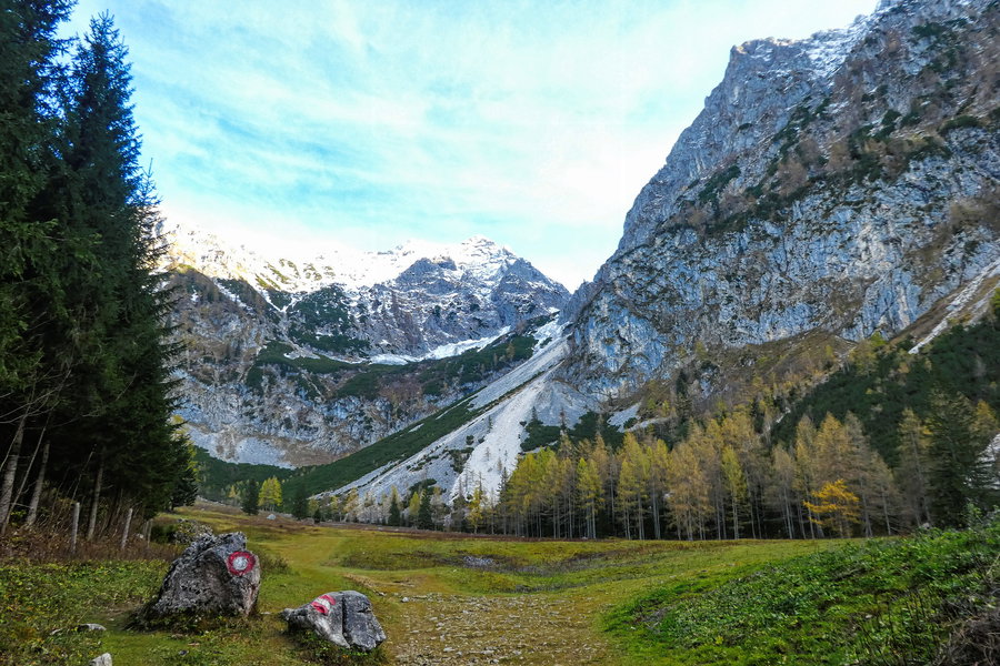 Ein Blick zurück auf die Holzeralm. Foto: Eva Maria Ginal