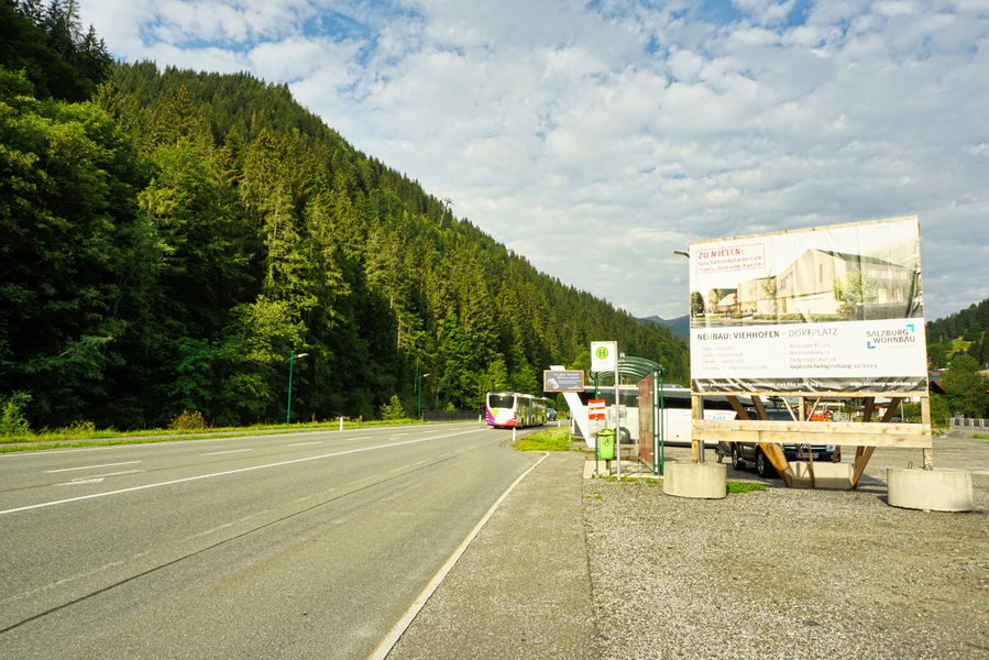 Bushaltestelle Viehhofen Ortsmitte. Foto: Alpenverein Saalfelden