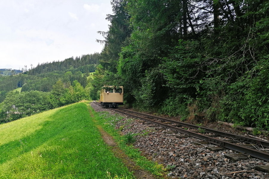 Eine sehr süße Draisine begegnet uns. Foto: Sarah Pallauf