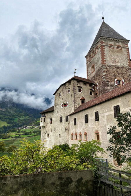 Die Trostburg lohnt einen Abstecher. Foto: Sarah Kurze