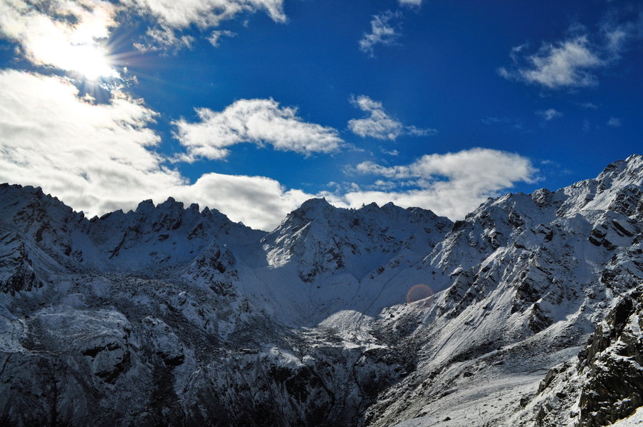 Rückblick zur Hütte (mittig unten) im Aufstieg zum Mittelberger Joch. Foto: Norman und Lisa