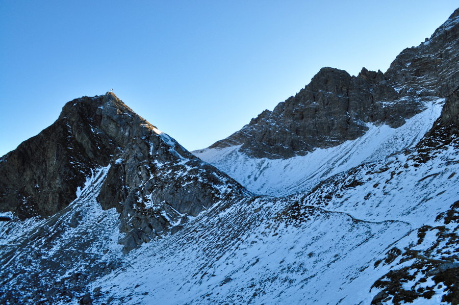 Schattiger Aufstieg auf den Wartherhornsattel. Foto: Norman und Lisa
