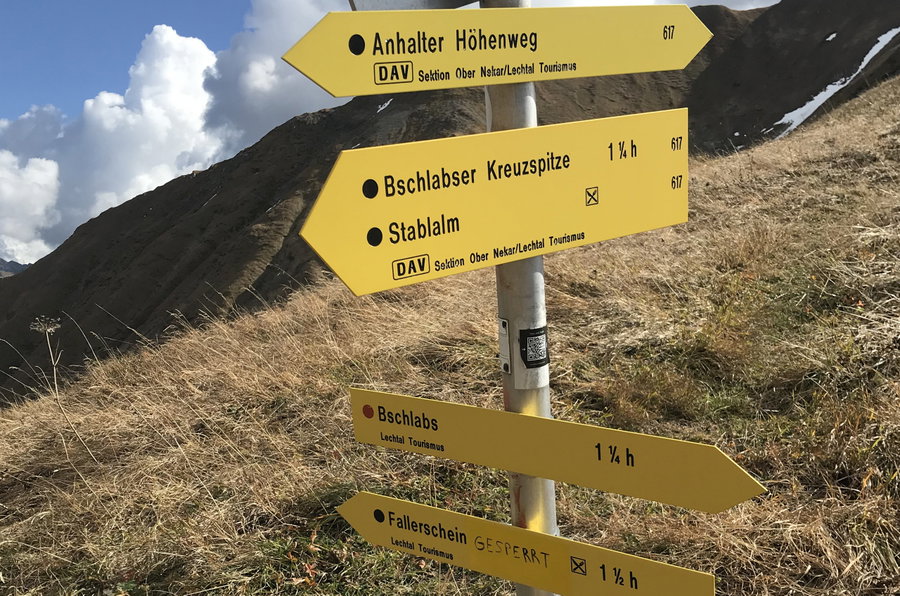 Weggabelung auf der Bortigscharte von Bschlabs aus. Foto: David Kurz