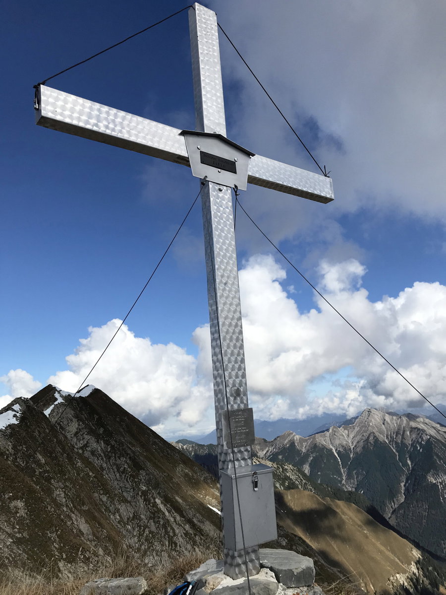Gipfelkreuz der Bschlaber Kreuzspitze. Foto: David Kurz