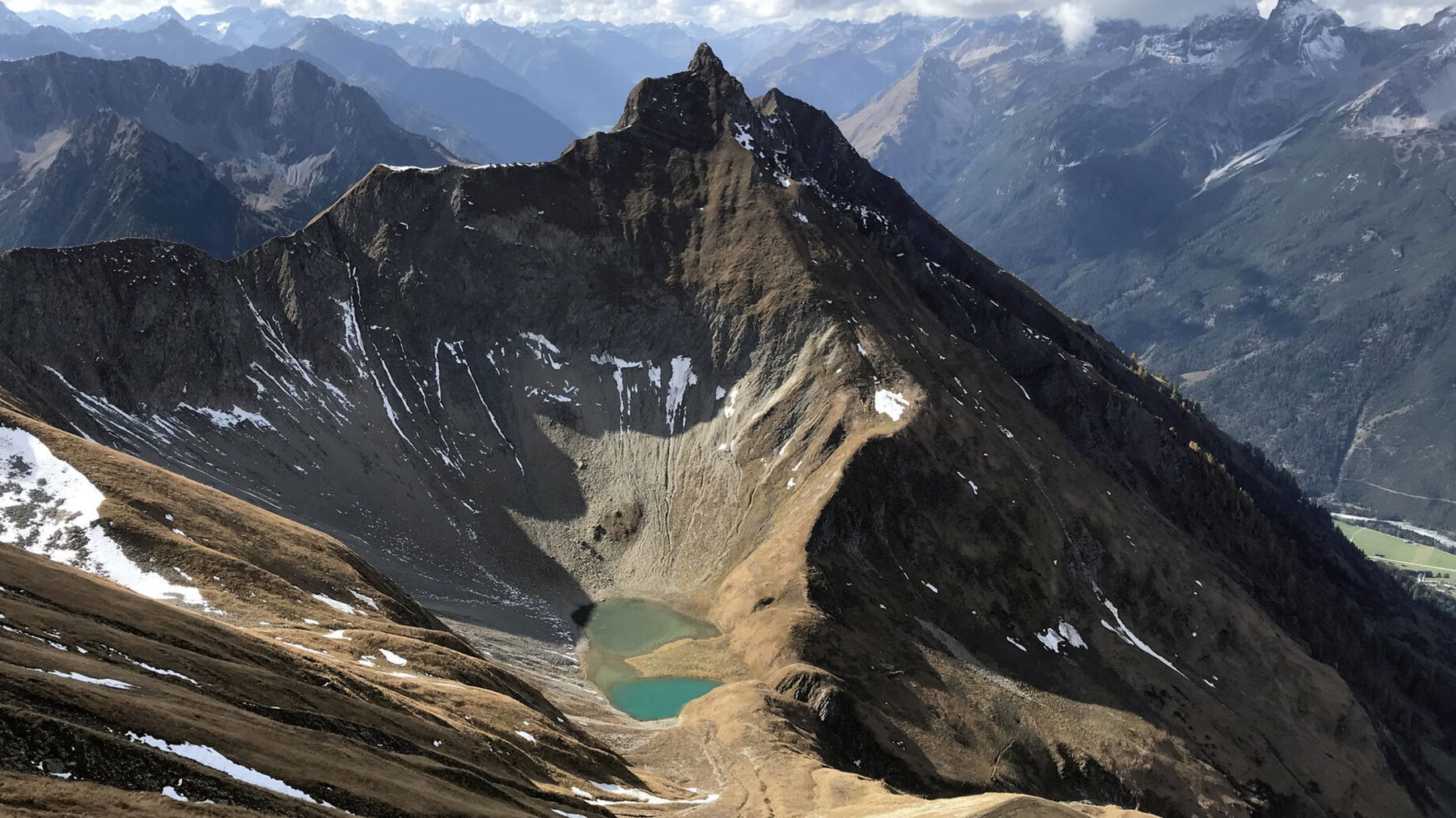 Pfeilspitze mit Stablsee zu Füßen. Foto: David Kurz