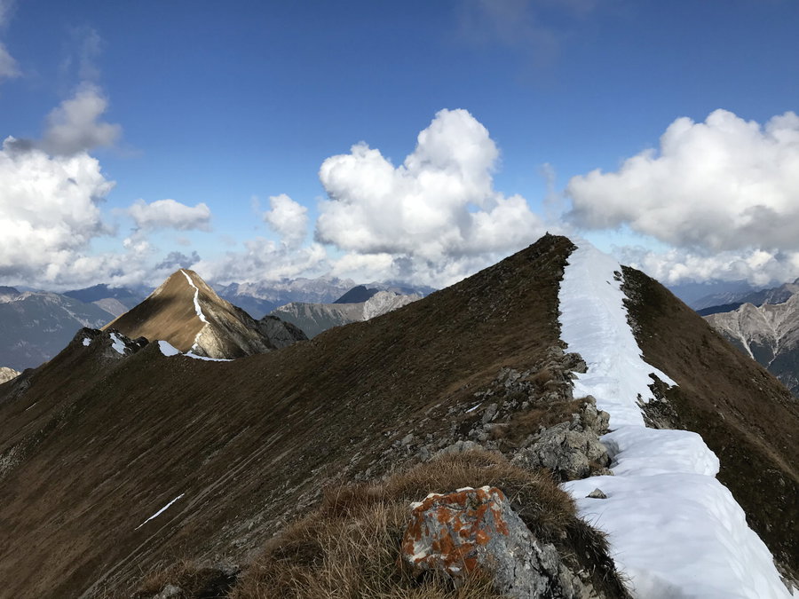 Blick von der Bschlaber Kreuzspitze Richtumg Norden auf die Mittlere und Elmer Kreuzspitze. Foto: David Kurz