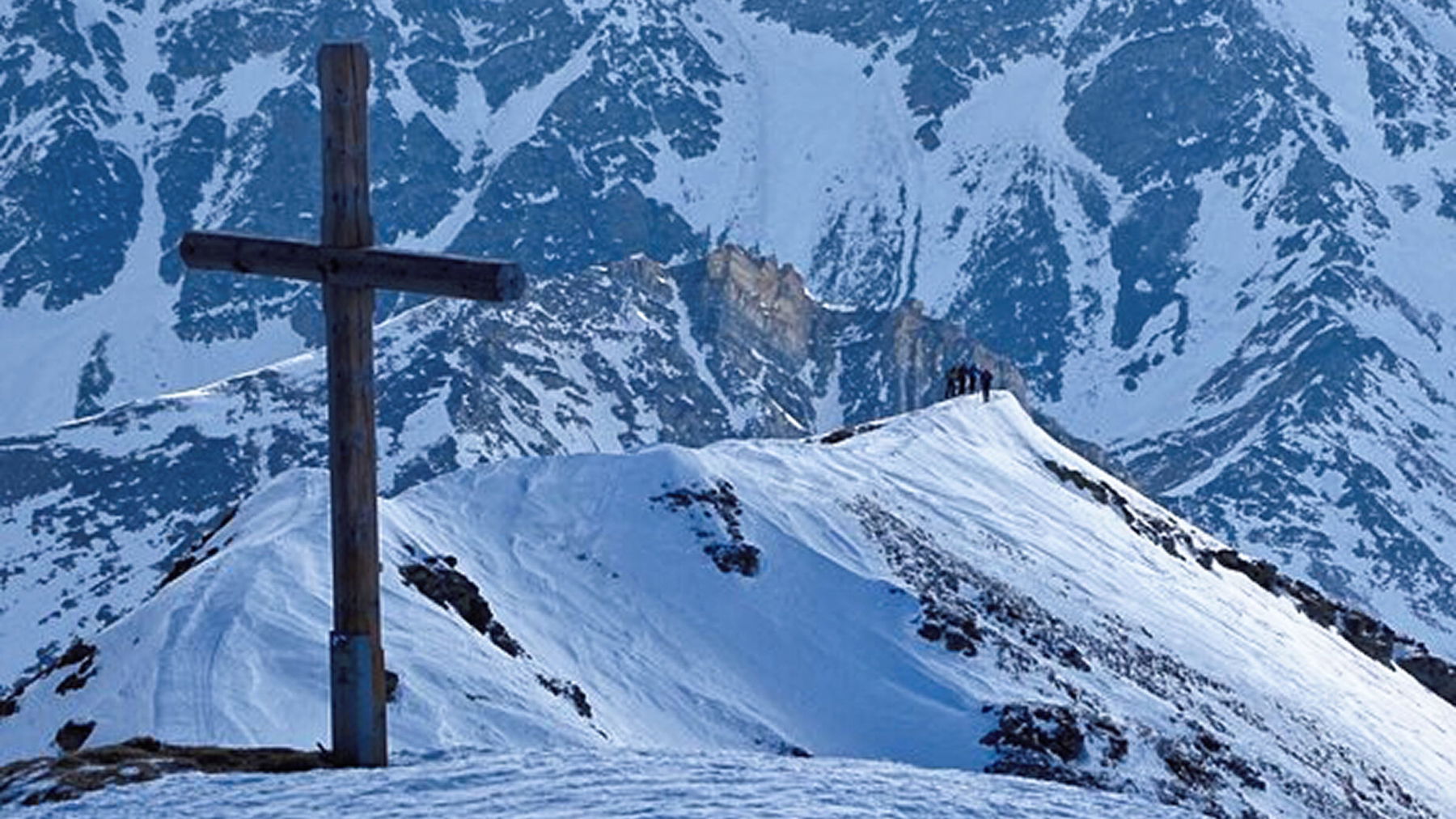 Nicht alle, eher niemand, fühlen sich bei der Querung pudelwohl… Foto: Protect Our Winters Austria