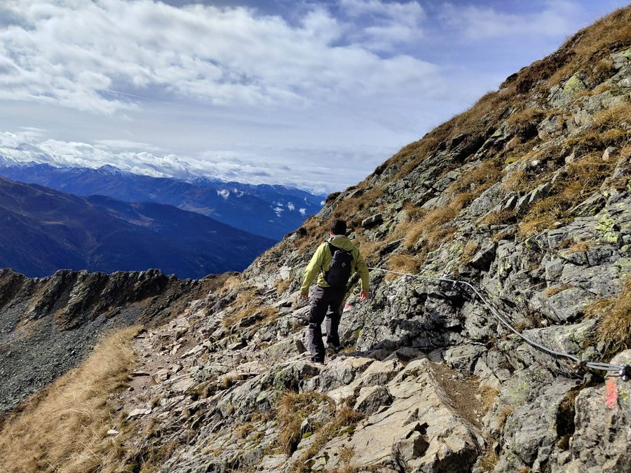 Klettersteig vom Kellerjochgipfel zum Kellerjochhaus. Foto: Simon Widy