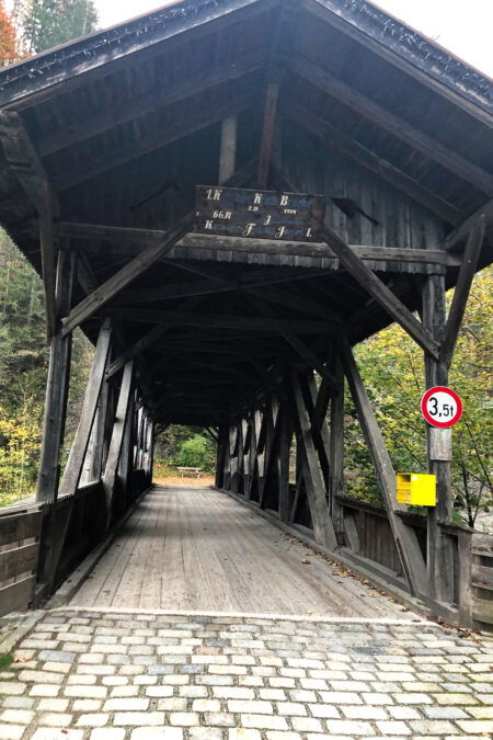 So richtig beginnt die Klamm dann nach Überqueren der Brücke. Foto: Anna Siebenbrunner, POW AT