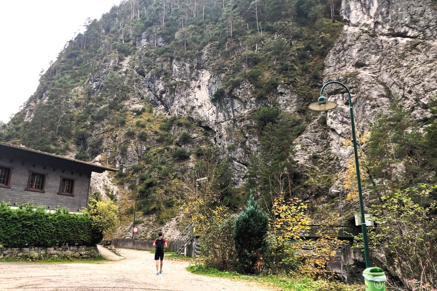Schon nach wenigen Gehminuten erreicht man das Gasthaus Kundler Klamm. Foto: Anna Siebenbrunner, POW AT