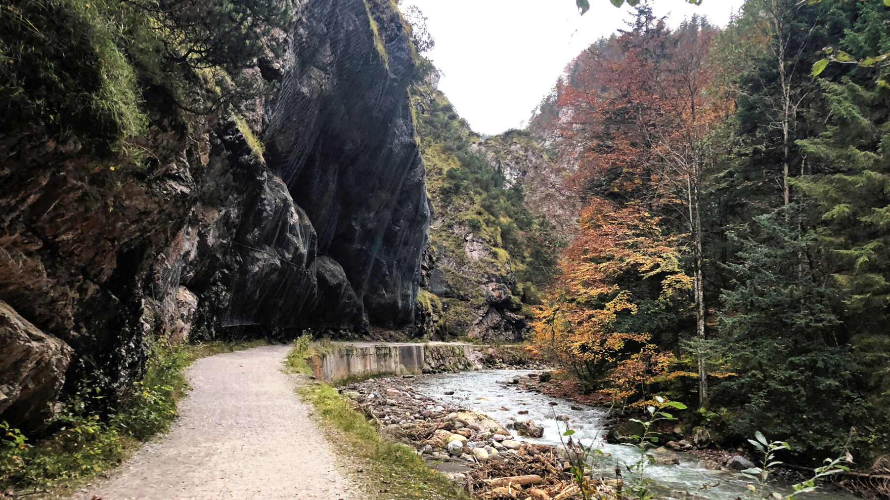 Ein paar Beispiele für Steinschlagverbauungen in der Kundler Klamm 1. Foto: Anna Siebenbrunner