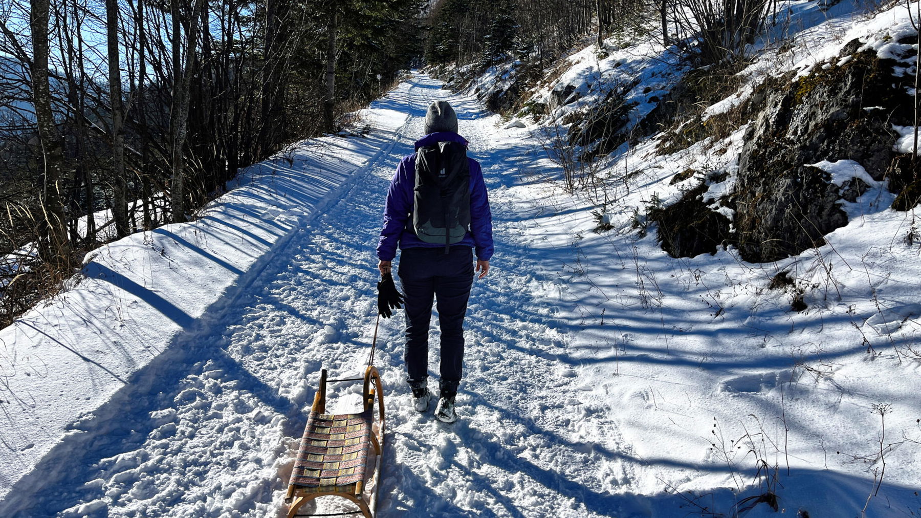 Noch ein Stück für mehr Rodelspaß. Foto: Birgit Matzinger