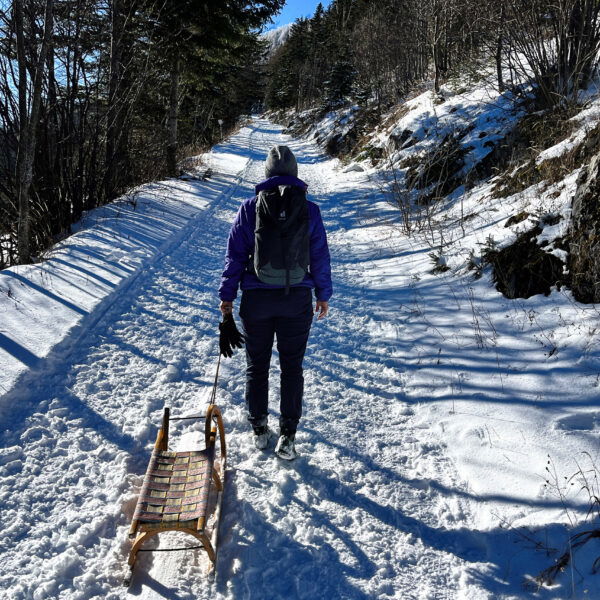 Noch ein Stück für mehr Rodelspaß. Foto: Birgit Matzinger