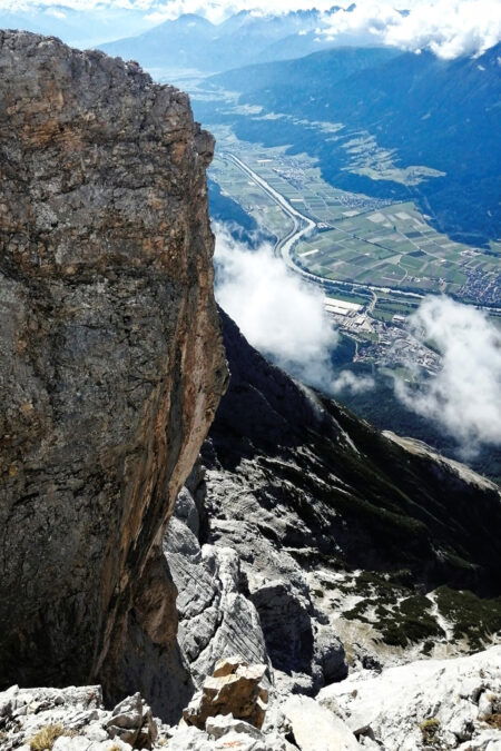Blick nach Telfs – es geht weit hinab. Foto: Protect Our Winters Austria