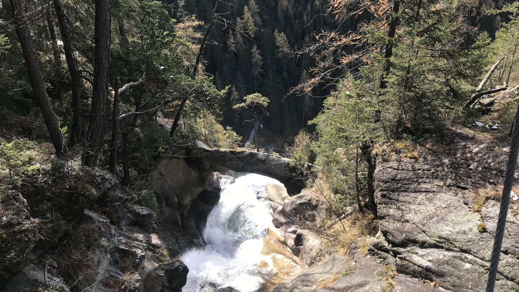 Steinbrücke vom Stuibenfall Klettersteig von oben. Foto: David Kurz