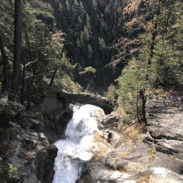 Steinbrücke vom Stuibenfall Klettersteig von oben. Foto: David Kurz