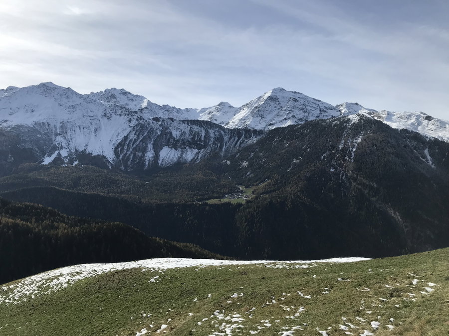 Blick von Niederthai Bichl übers Ötztal nach Köfels. Foto: David Kurz