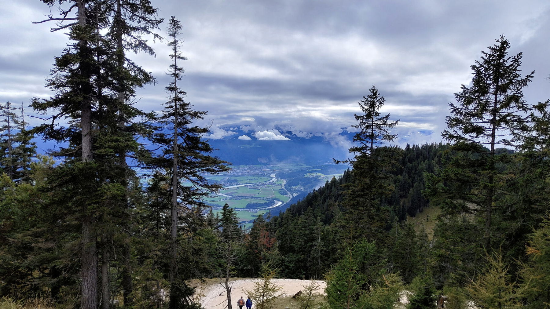 Blick auf den sich durchs Inntal schlängelnden Inn; Foto Simon Widy