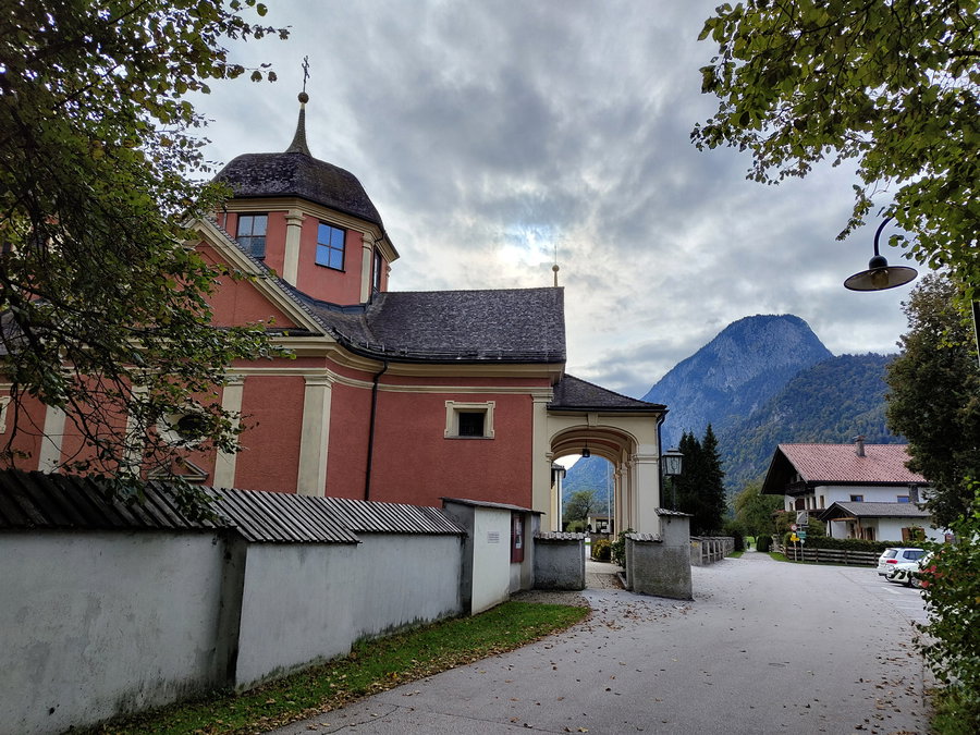 Wallfahrtskirche Maria Hilf/Kleinholz mit dem Pendling im Hintergrund; Foto: Simon Widy