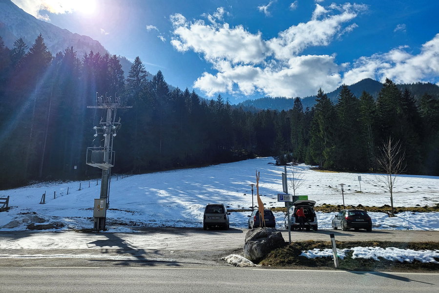 Der letzte Hang mit grenzwertiger Schneesituation. Eigentlich geht hier auch eine Loipe vorbei, dafür reicht der Schnee aktuell jedoch nicht. Foto: Anna, Protect Our Winters Austria (POW AT)
