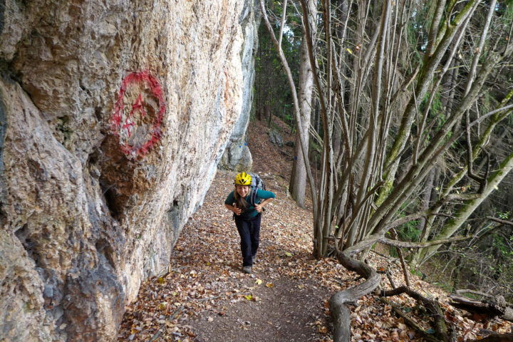 Unterwegs auf dem Wandfußsteig. Foto: Alpenverein Edelweiss