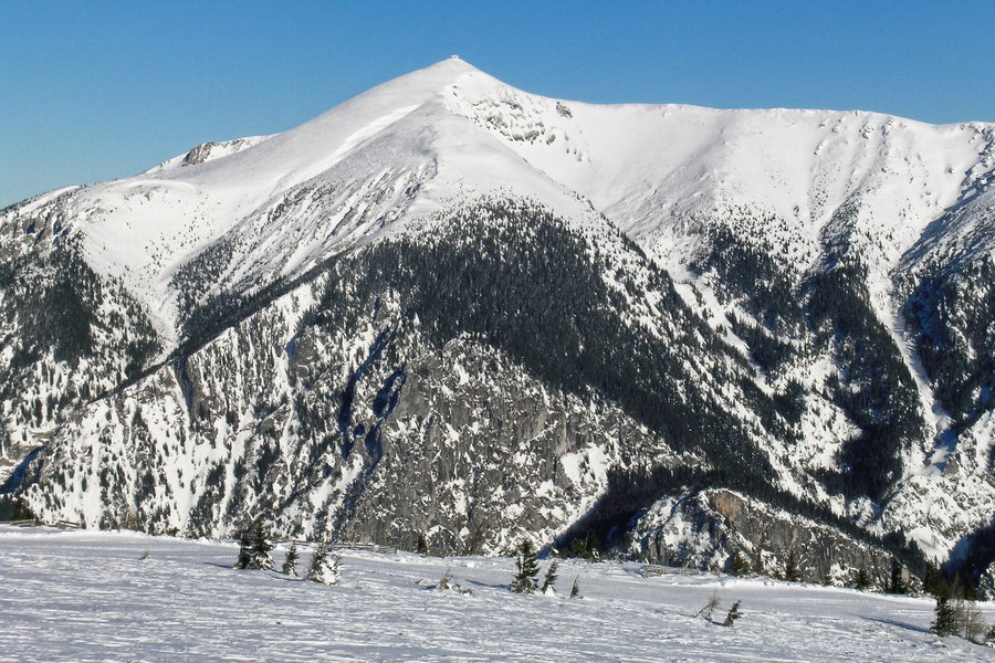 Blick vom Gatterlkreuz zum Schneeberg. Foto: Alpenverein Edelweiss