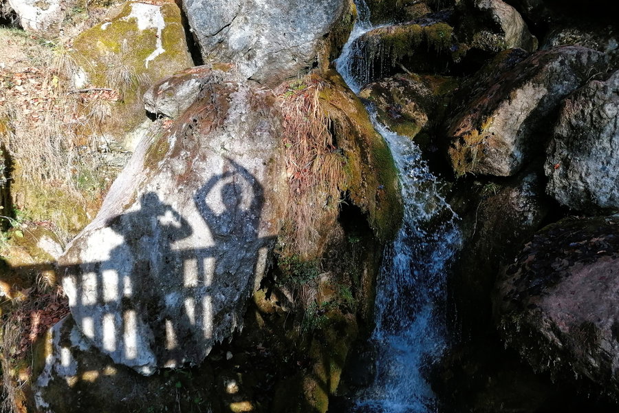 Schattenspiele bei den Myrafällen. Foto: Sarah Pallauf