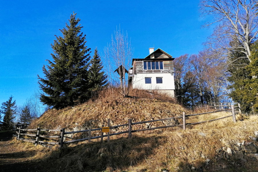 Schutzhaus Pinkenkogel – leider nicht sehr einladend. Foto: Sarah Pallauf