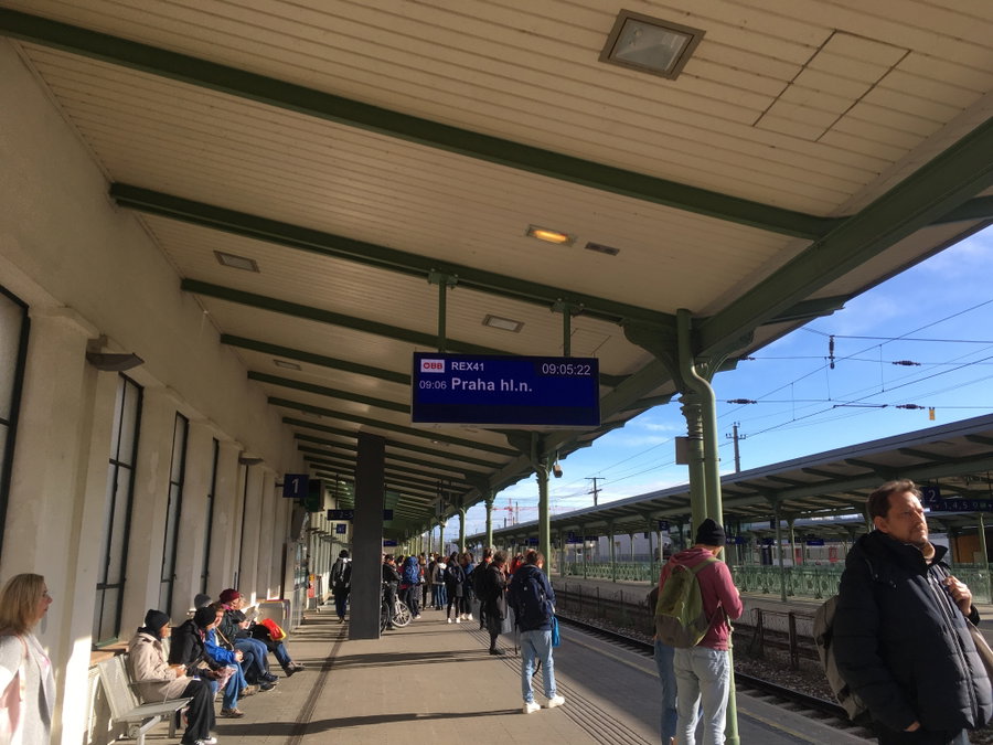 Bahnhof Heiligenstadt, erst der nächste Zug geht nach Krems. Foto Veronika Schöll