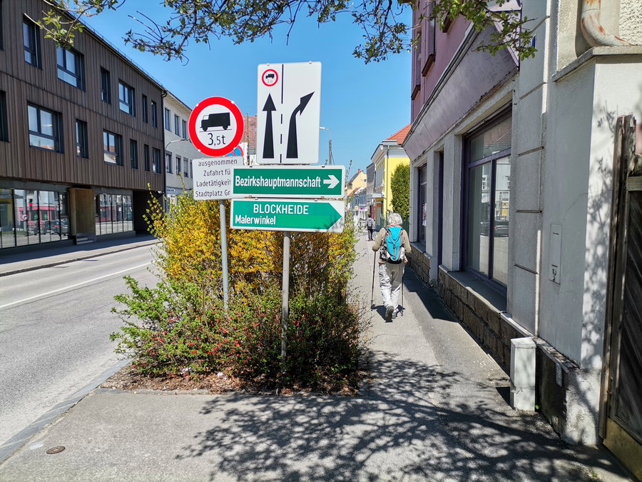 In der Bahnhofstraße. Foto Veronika Schöll