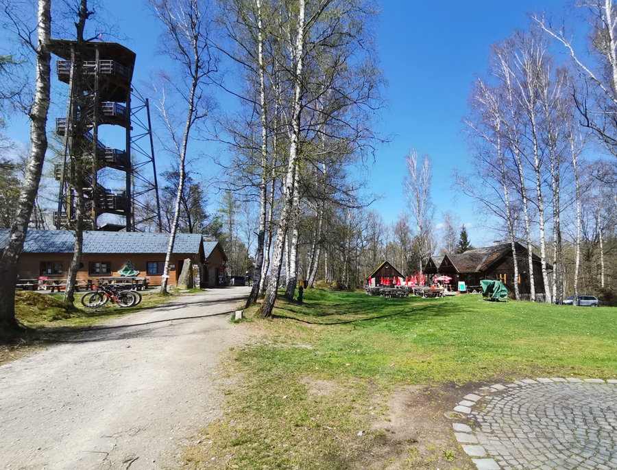 Naturparkzentrum mit Schutzhaus und Aussichtsturm. Foto Veronika Schöll